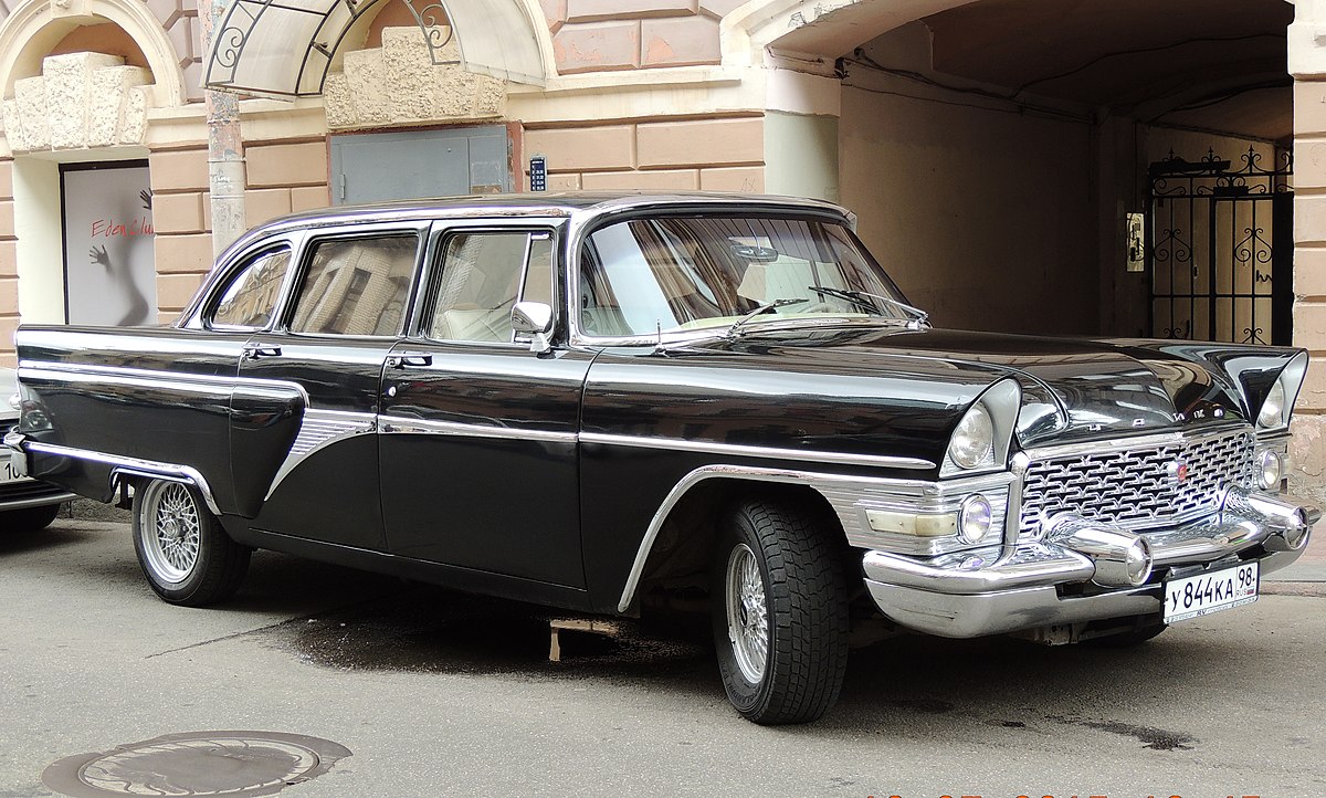 GAZ-13__Chaika__(1959-1981)_-_panoramio_(cropped).jpg